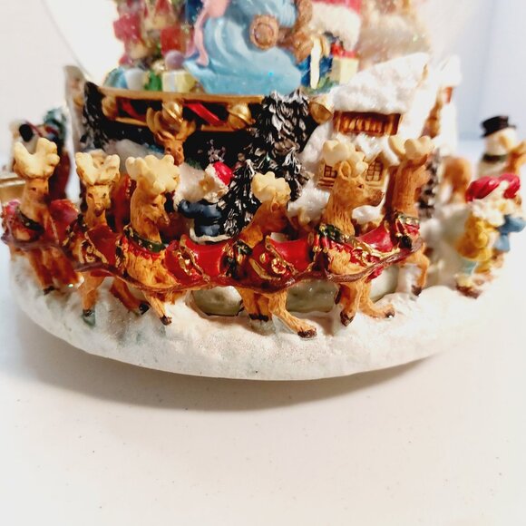 Kirkland Musical Waterglobe with Revolving Base ~ Jolly Old Saint Nicholas - Picture 7 of 11